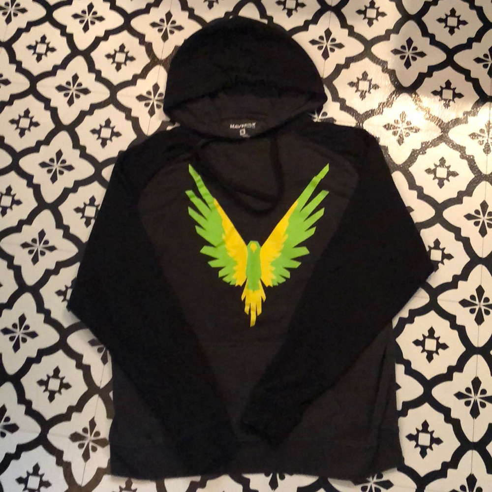 👕Maverick by Logan Paul men’s small sweatshirt